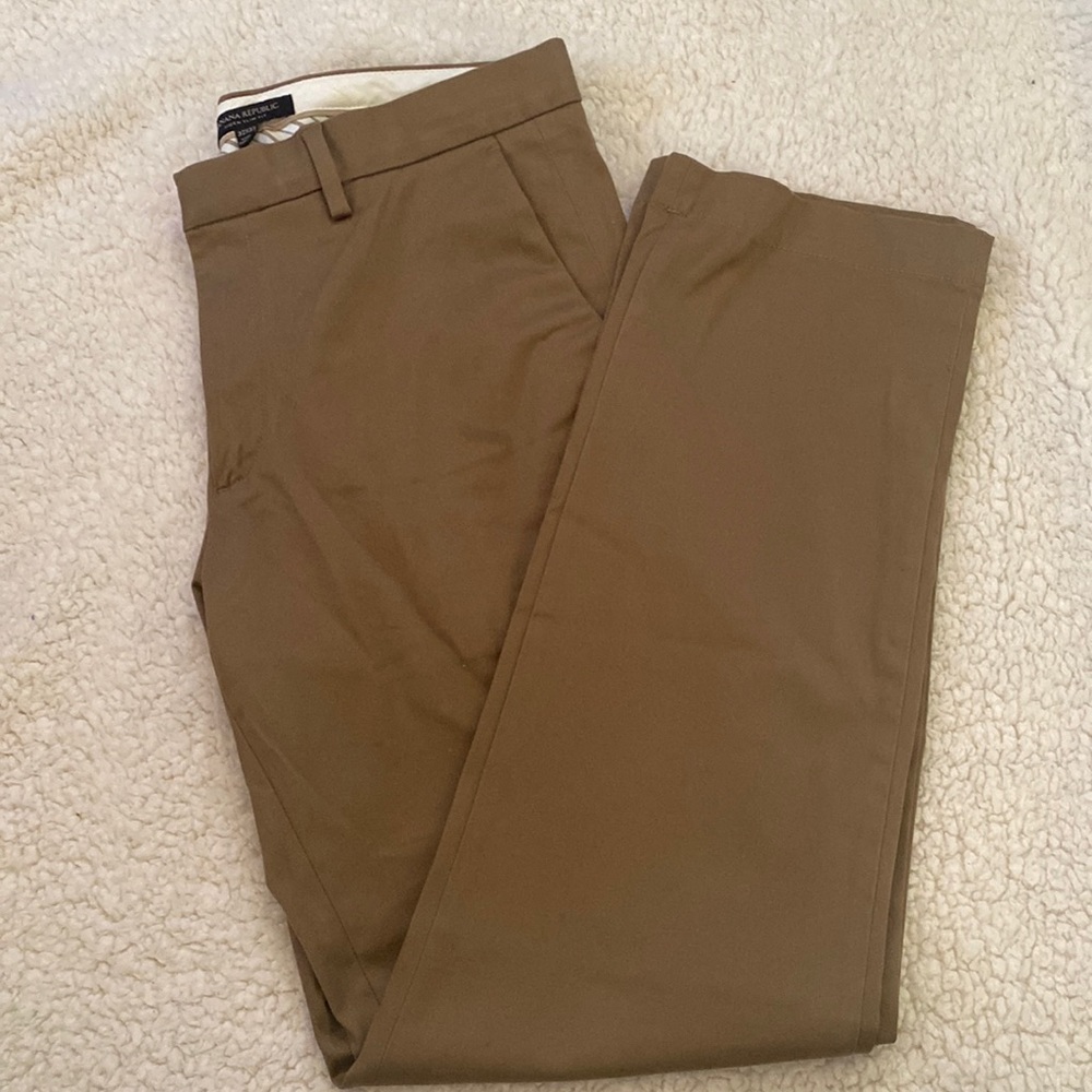 NWT 32X32 Aiden Slim Fit Banana Republic Khakis